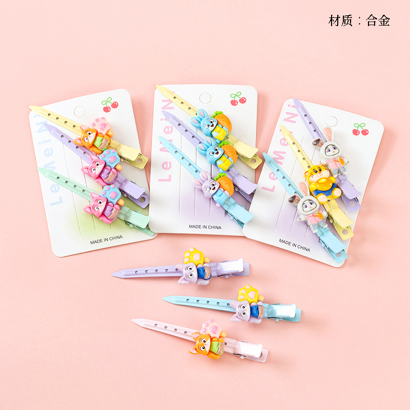 Boxed three color cartoon accessories pointed duck clip