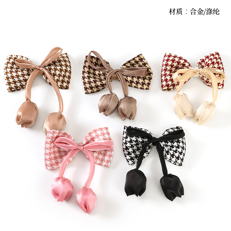 Boxed Tulip Check Bow-tie Duck Clip