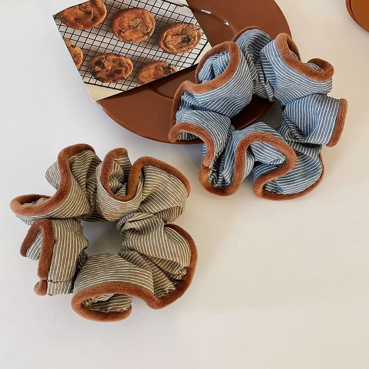 New striped velvet edge large intestine ring