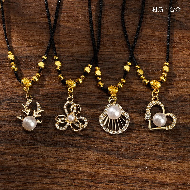 Black Rhinestone Pearl Pendant Necklace