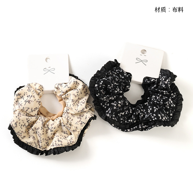 Boxed floral lace large intestine ring (1 1)