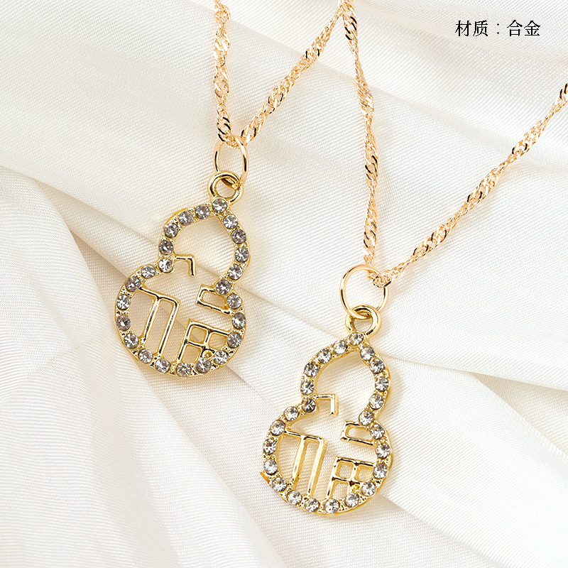 New necklace with diamond gourd