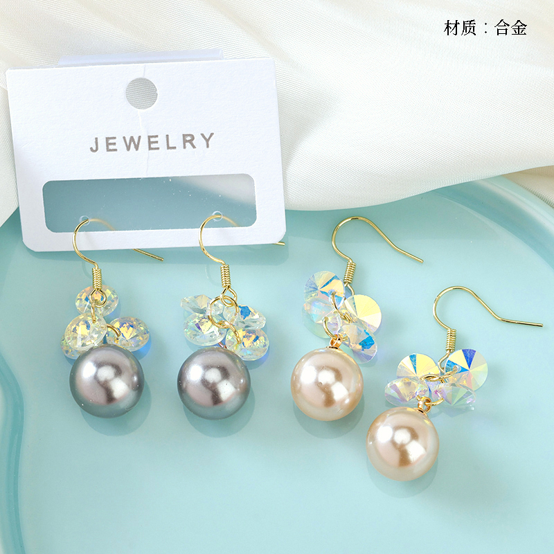 Fashion pearl crystal earrings