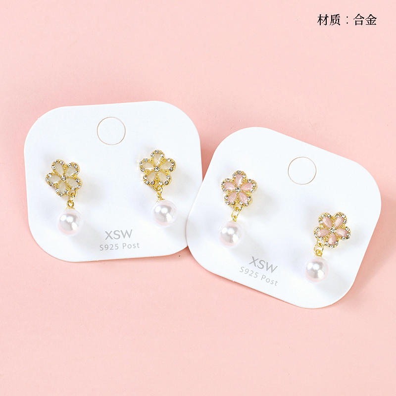 Point drill five petal flower pearl earrings