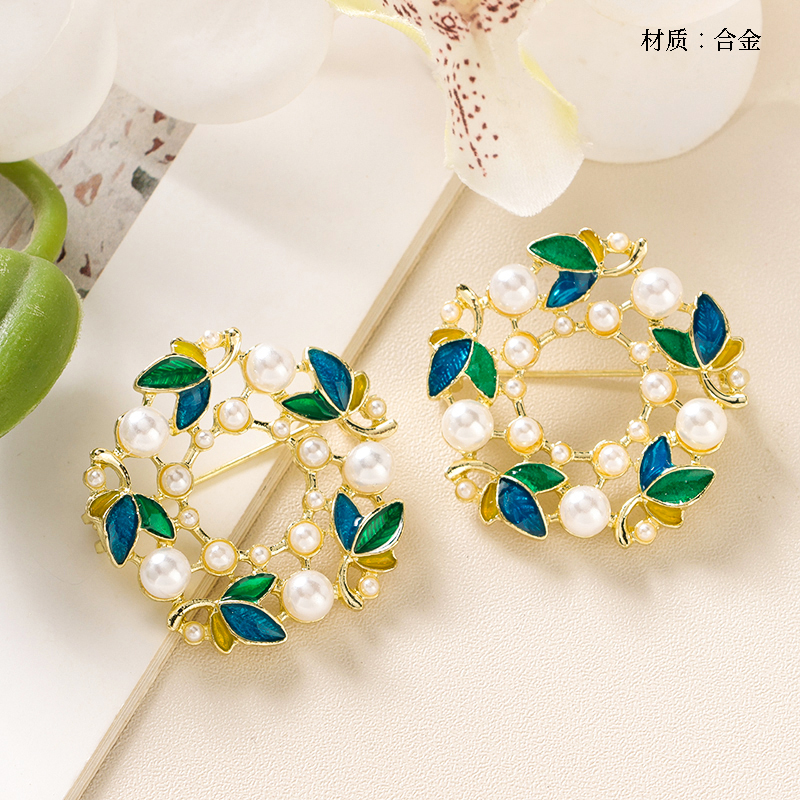 New Chinese Round Pearl Rhinestone Brooch