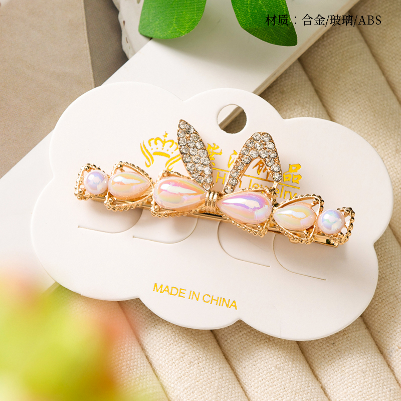 Pocket Mermaid Ji Pearl Ear Duck Clip
