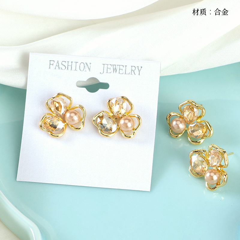 Three-petal zircon pearl flower earrings