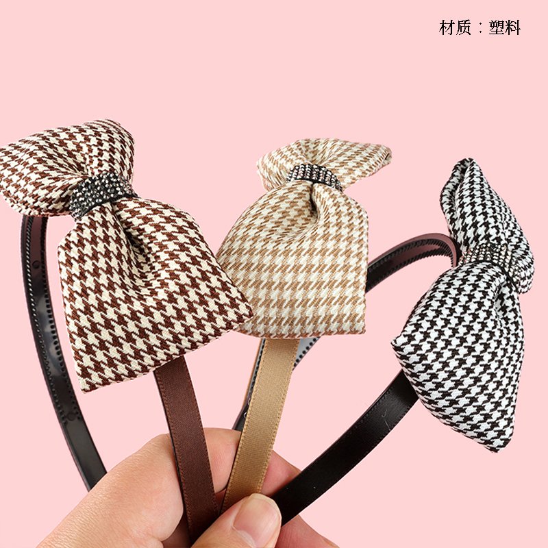Boxed houndstooth rhinestone bow tie head buckle