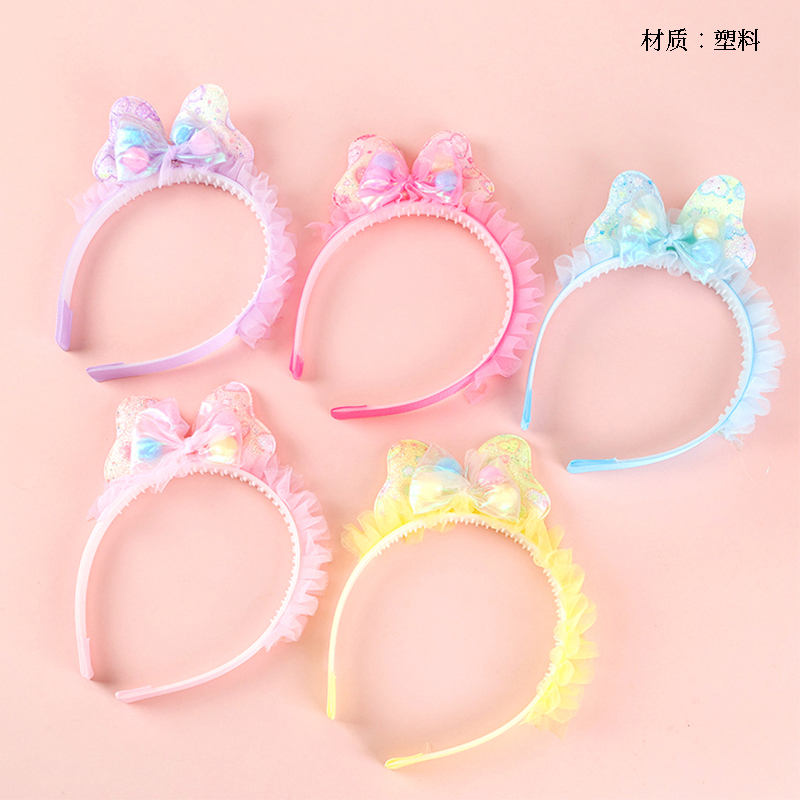 Three-dimensional bow tie lace buckle