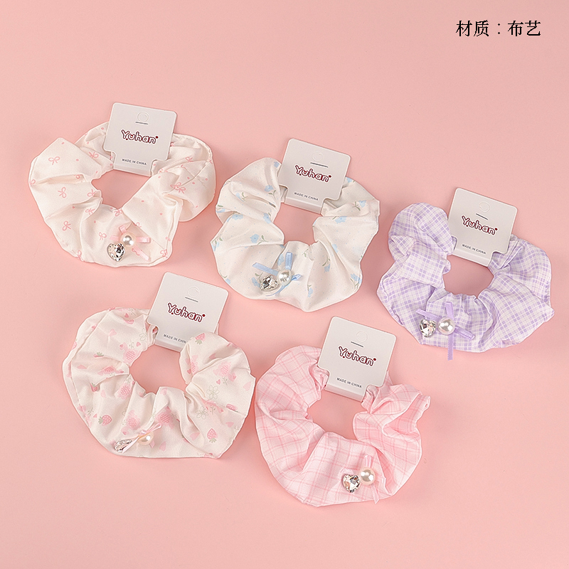 Boxed pearl rhinestone large intestine ring