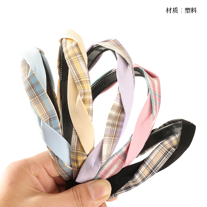 Double Twist Check Head Buckle