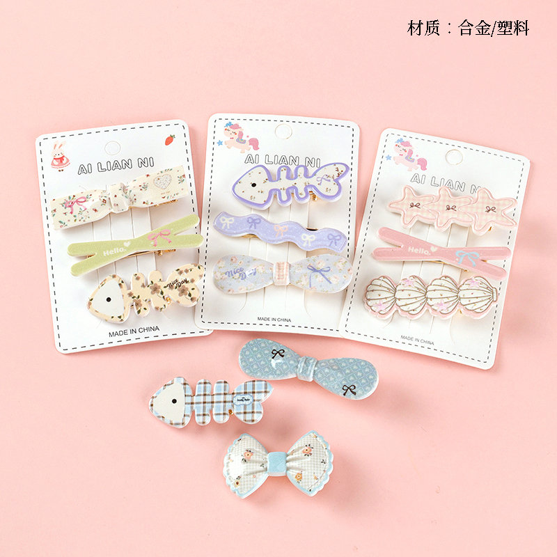 Boxed printed bow tie accessory duck clip