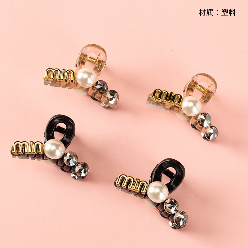 Boxed pearl letter accessories small claw (2)