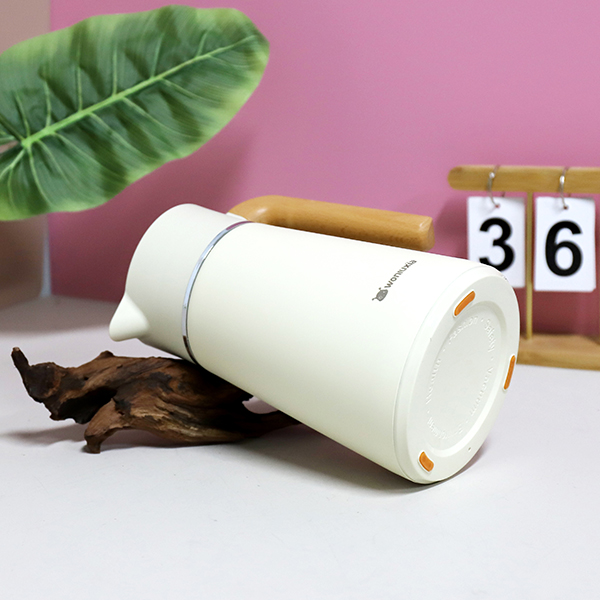 1.5L Wood Handle Thermal Bottle
