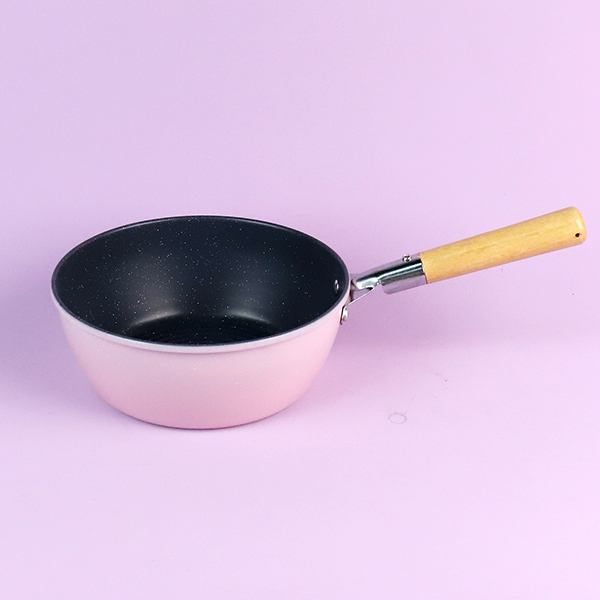 18 cm Wooden Handle Oil Collecting Milk Pot 108100037