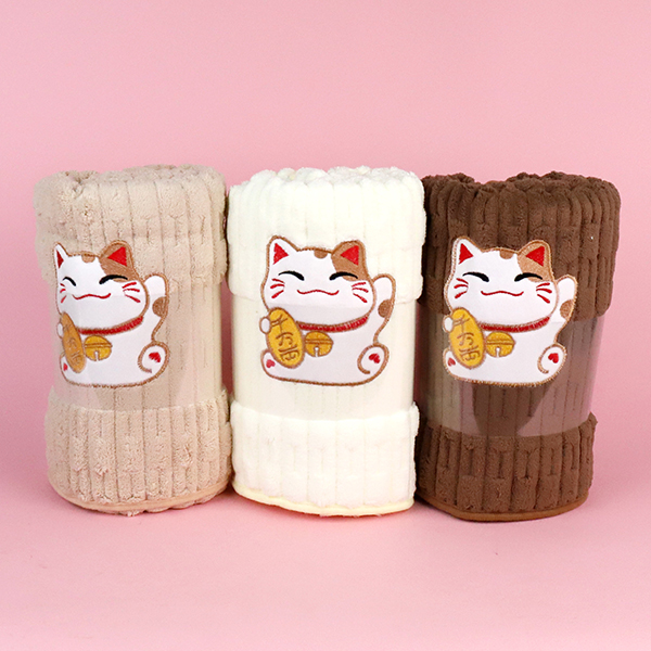 6722 Fortune Cat Coral Fleece Towel 70x140cm