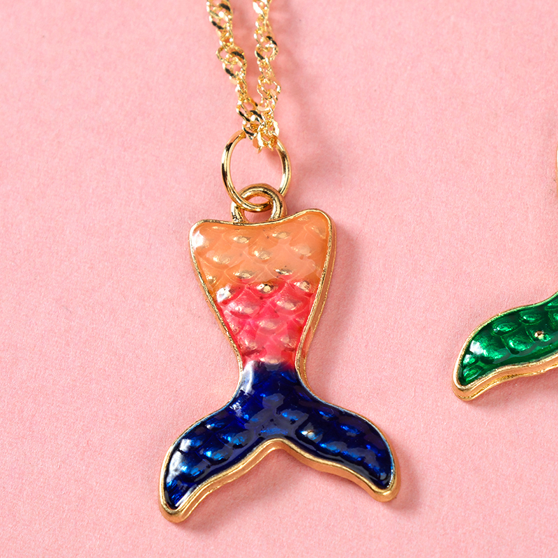Fish Tail Contrast Necklace