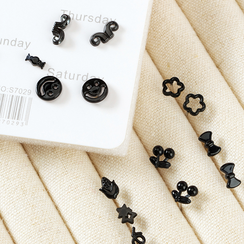 7 Pairs Simple Black Ear Studs
