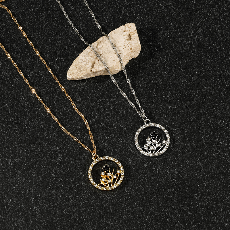 Circle Diamond Flower Necklace