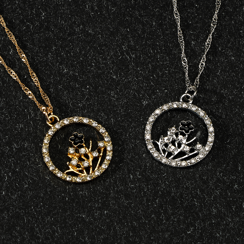 Circle Diamond Flower Necklace