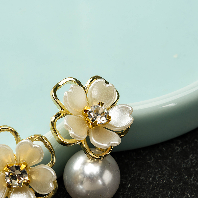 Fresh Flower Drop Pearl Ear Studs