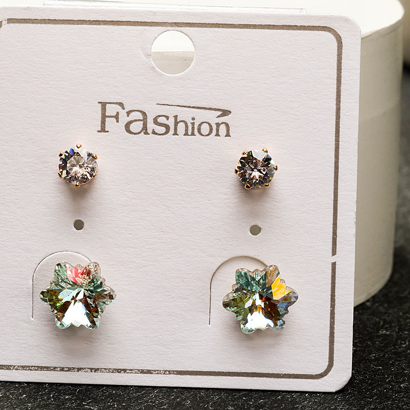Sparkling Snowflake Ear Studs 2 Pair