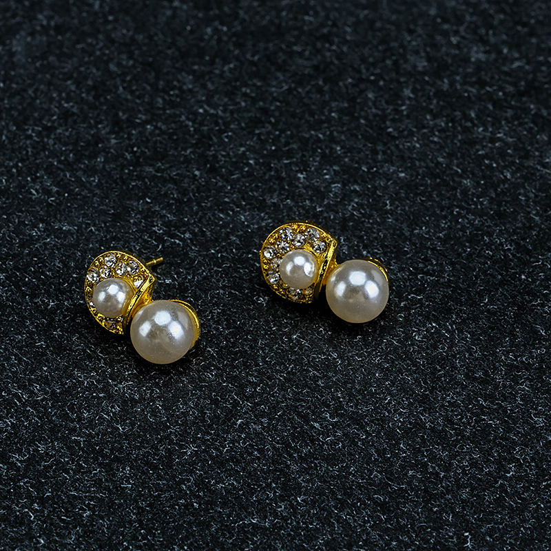 Full Diamond Fan Pearl Ear Studs Set