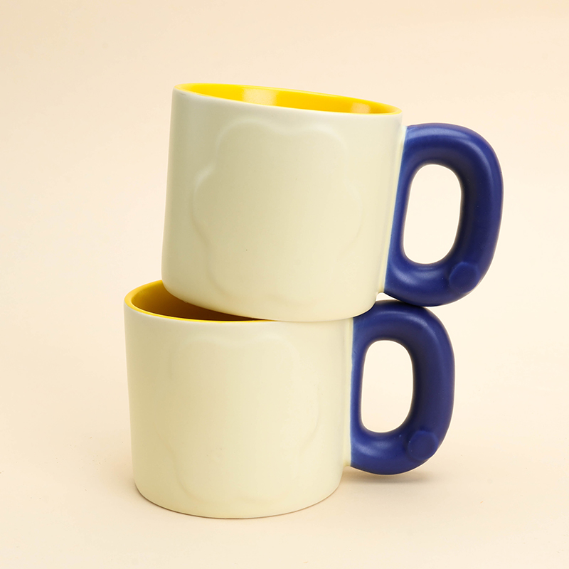 Z-28 Colored Handle Ceramic Cup Random