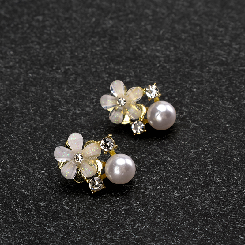 Flower Pearl Ear Studs