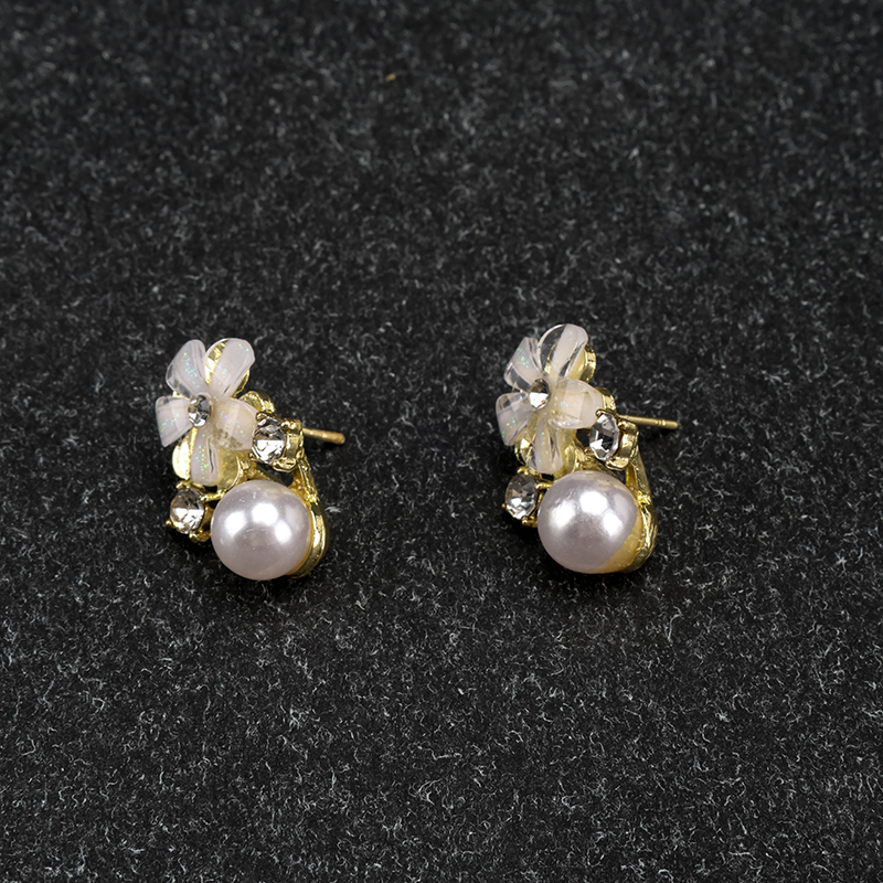 Flower Pearl Ear Studs