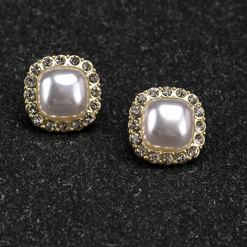 Micro Set Square Pearl Ear Studs