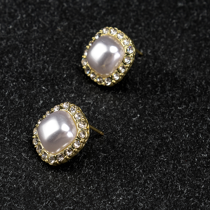 Micro Set Square Pearl Ear Studs