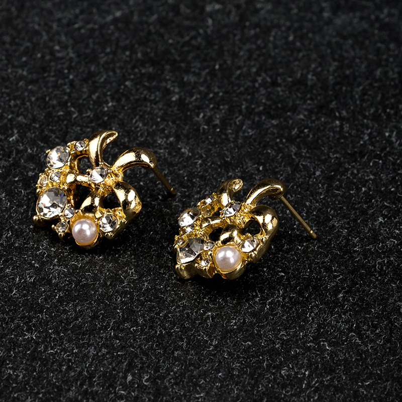 Gold Diamond Flower Ear Studs