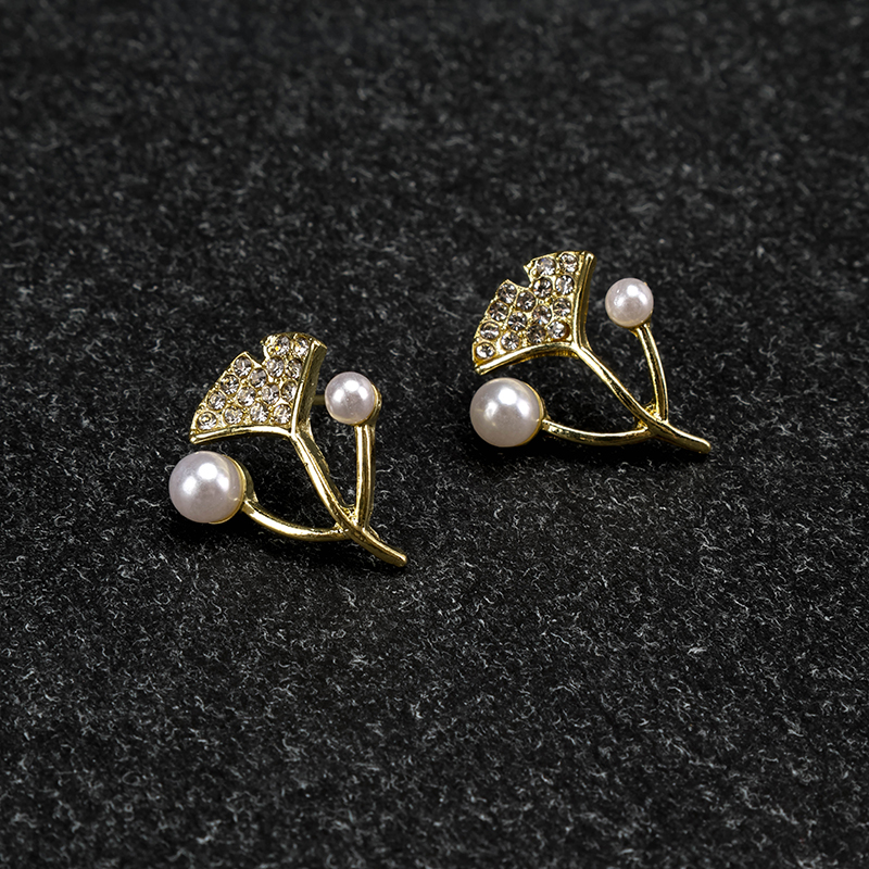Long Pearl Ginkgo Leaf Ear Studs