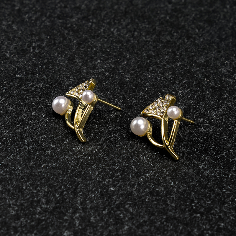 Long Pearl Ginkgo Leaf Ear Studs