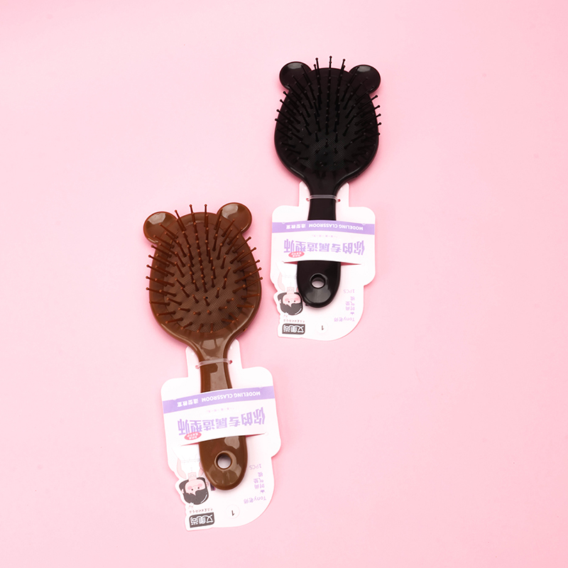 Bear Cushion Comb