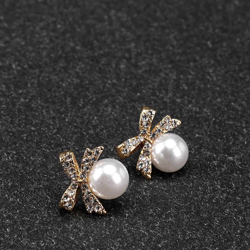 Bow Tie Pearl Ear Studs