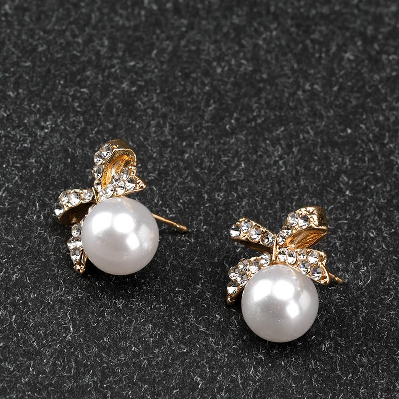 Bow Tie Pearl Ear Studs