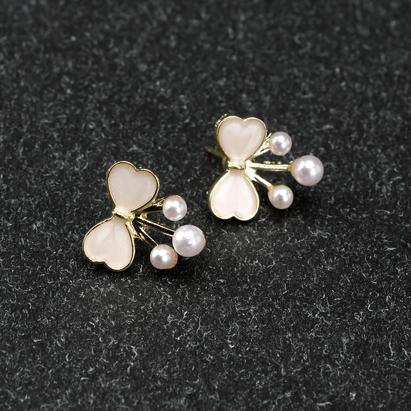 Bow Three Pearl Ear Studs