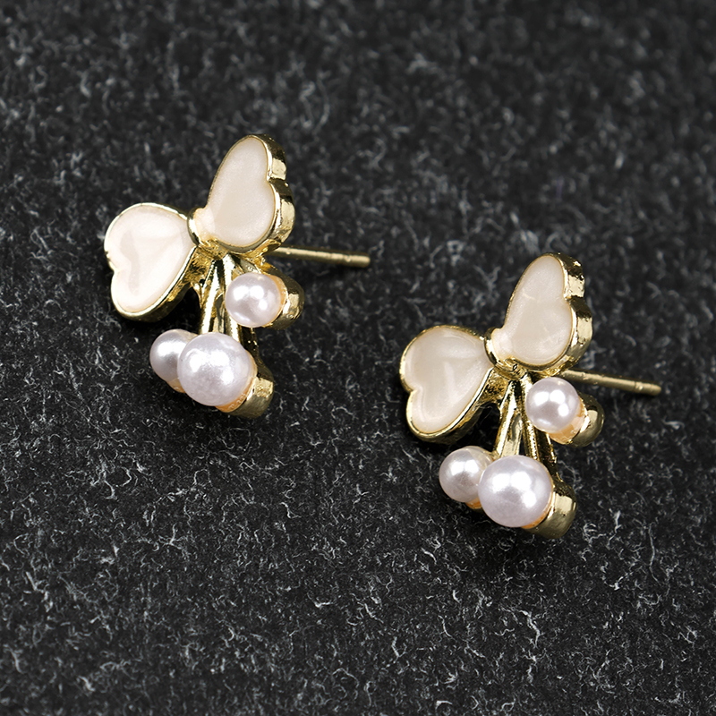 Bow Three Pearl Ear Studs