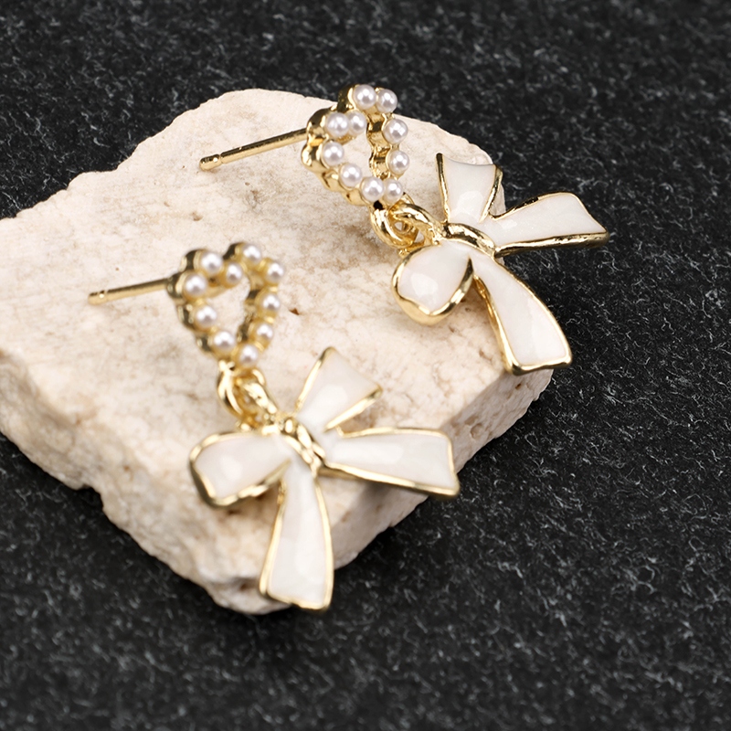 Heart Pearl Bow Ear Studs