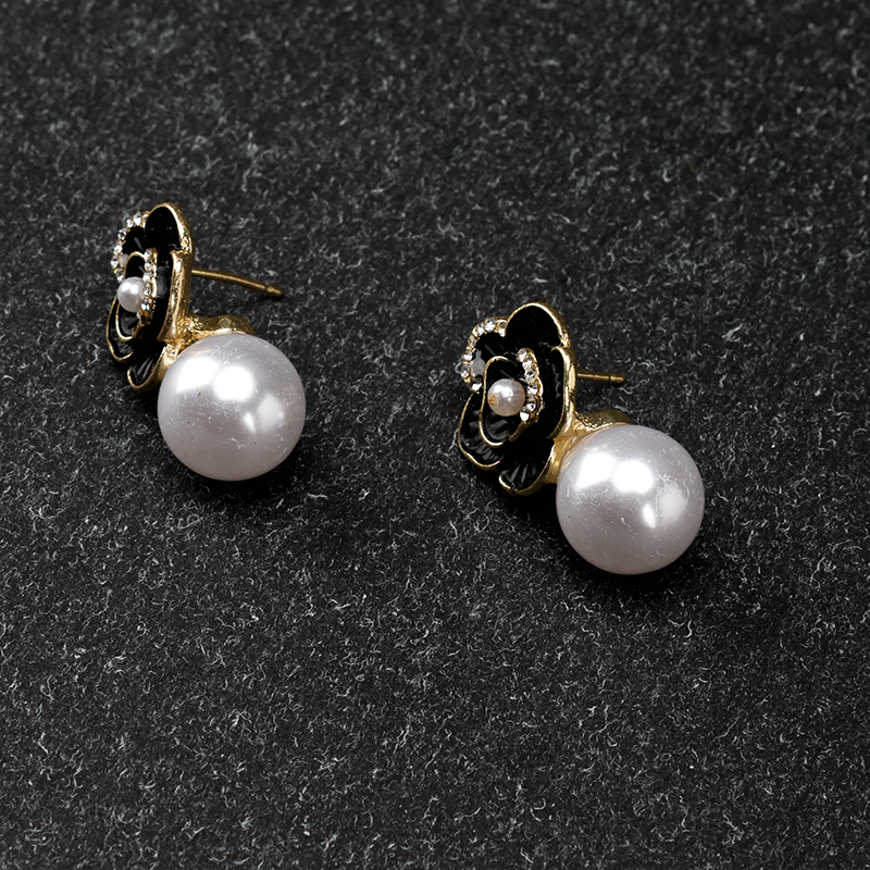 Camellia Pearl Ear Studs