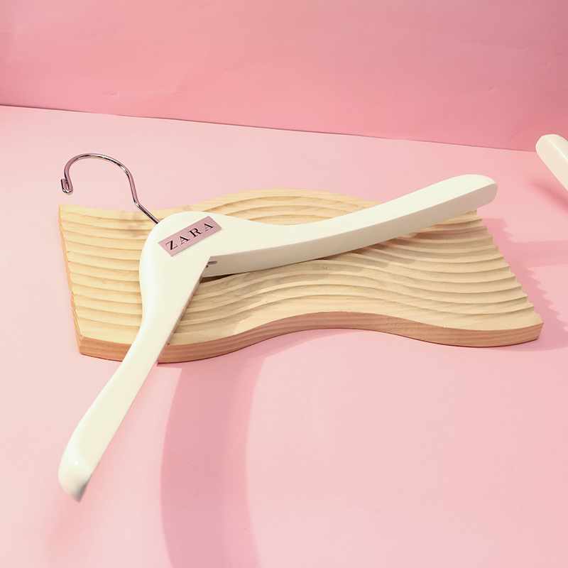 Solid Wood Hanger Handle Micro Blemish 40