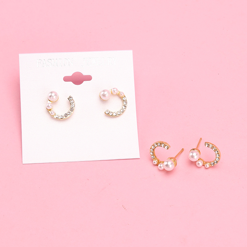 Simple Diamond Bead C Ear Studs