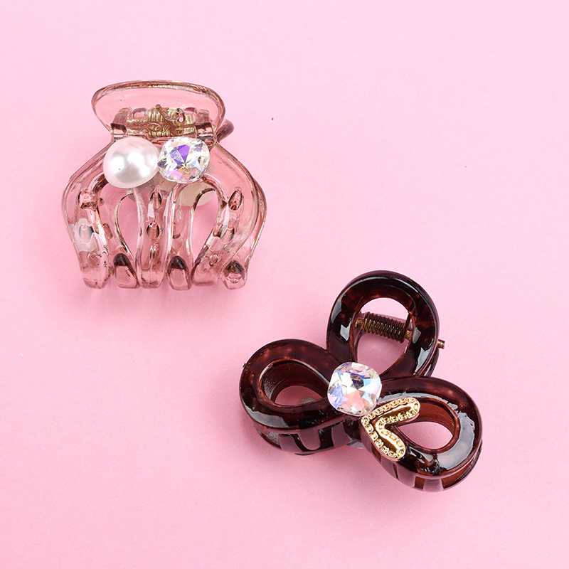 Assorted Flower Medium Hair Claw Clip