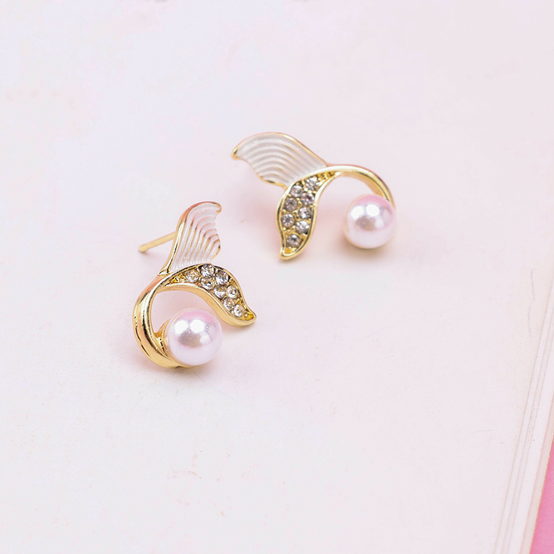 Diamond Fish Tail Pearl Ear Studs