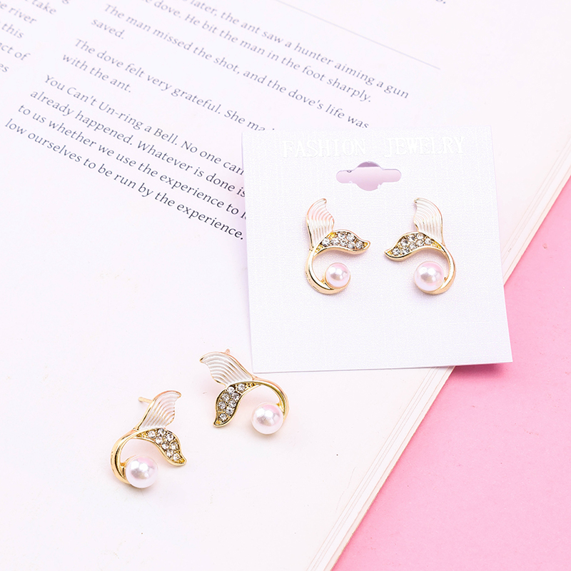 Diamond Fish Tail Pearl Ear Studs