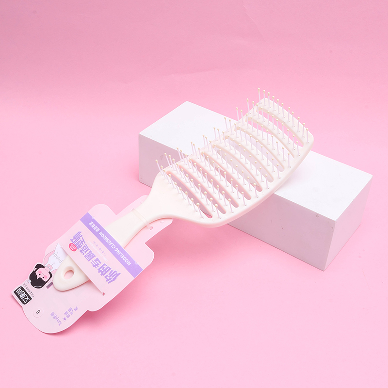 1005 Large Curved Square Volumizing Comb PP TPR