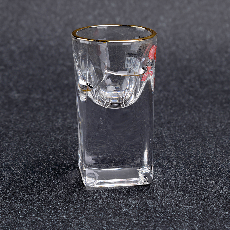 Boxing B014J Phnom Penh Small Wine Glass