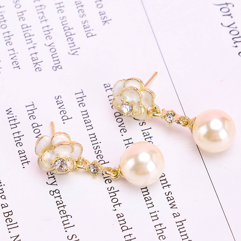 French Pearl Pendant Flower Ear Stud